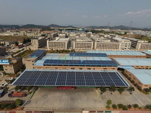 广东施彩涂料有限公司606.96KW太阳能光伏发电宿舍楼顶安装效果图 广东施彩涂料有限公司606.96KW太阳能光伏发电宿舍楼顶安装效果图